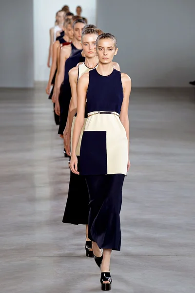 Look 32